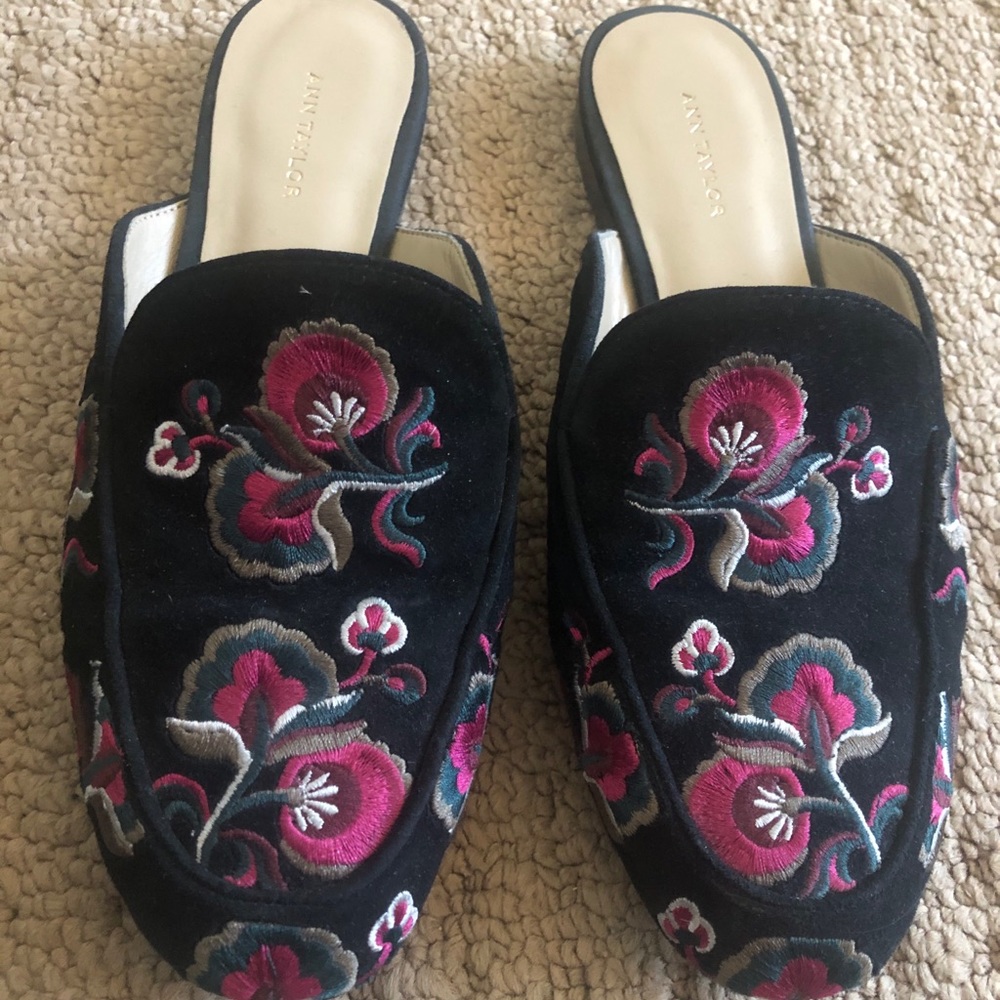 Ann Taylor Mules size 6
